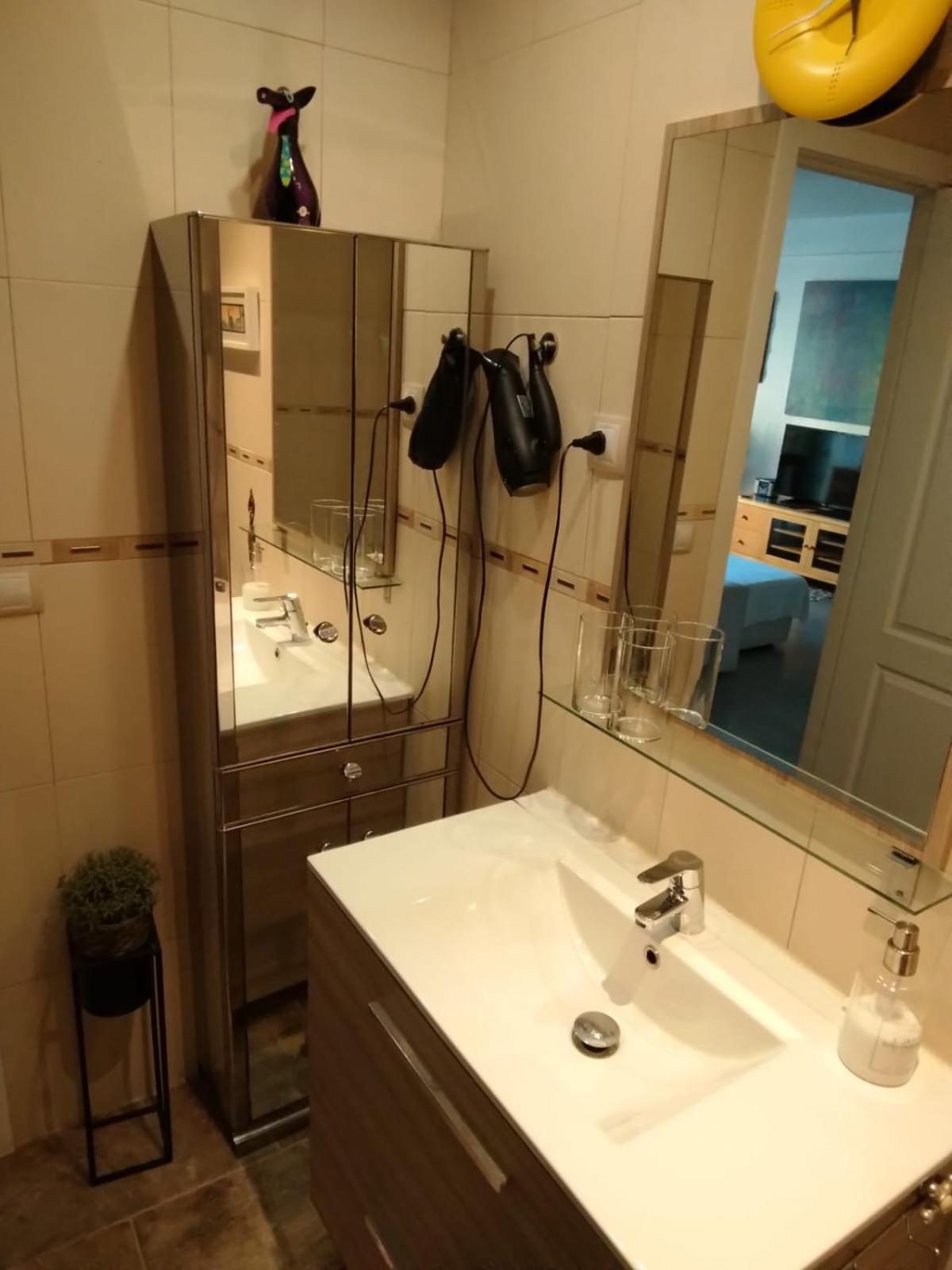 Alojamiento Tahri Torremolinos Ngoại thất bức ảnh